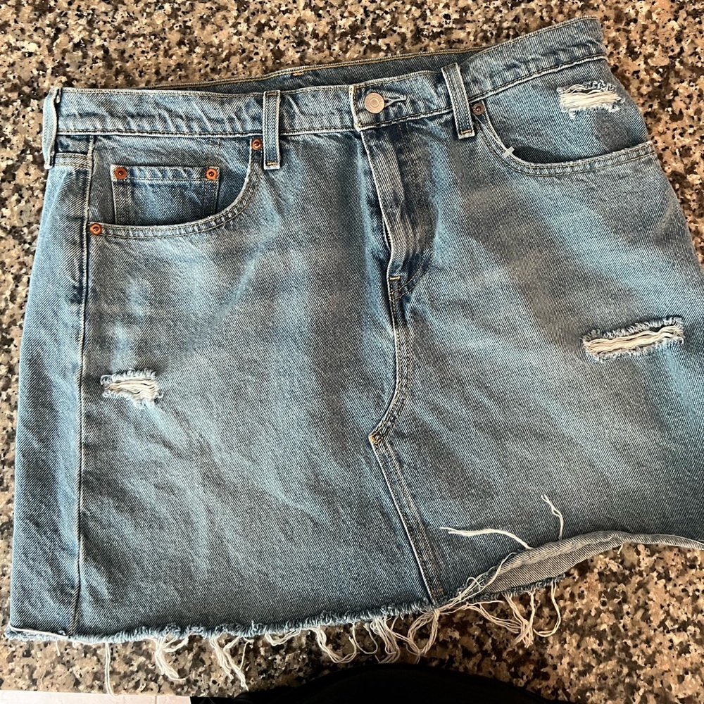 Levi’s Jeans mini skirt ladies size 33, ladies XL, excellent condition